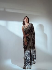 Karishma Tanna Graceful in Black Embroidered Saree Photos (6)