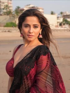 Kate Sharma Bold in Maroon Saree Navel Show (12)