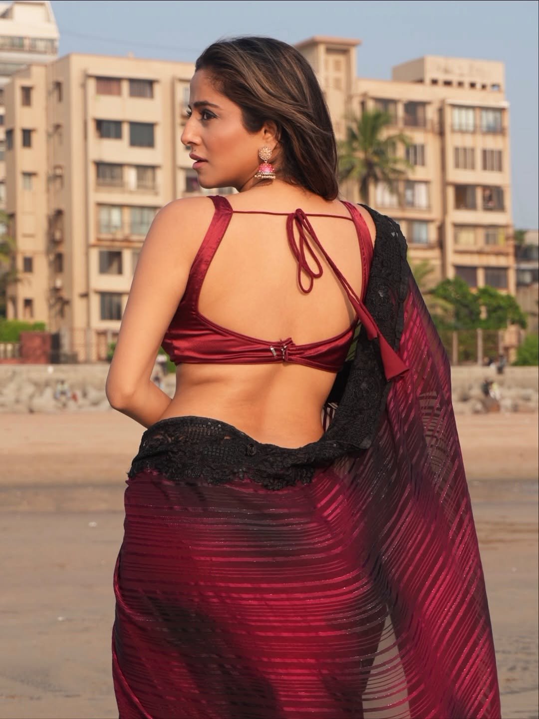 Kate Sharma Bold in Maroon Saree Navel Show (14)