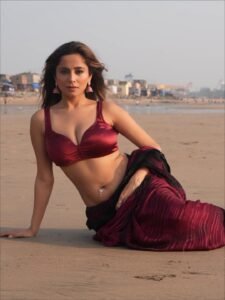 Kate Sharma Bold in Maroon Saree Navel Show (16)