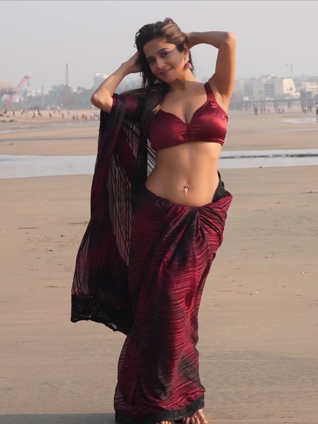 Kate Sharma Bold in Maroon Saree Navel Show (2)