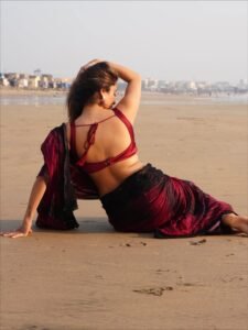 Kate Sharma Bold in Maroon Saree Navel Show (3)