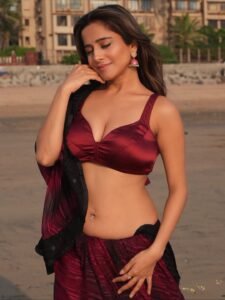 Kate Sharma Bold in Maroon Saree Navel Show (4)