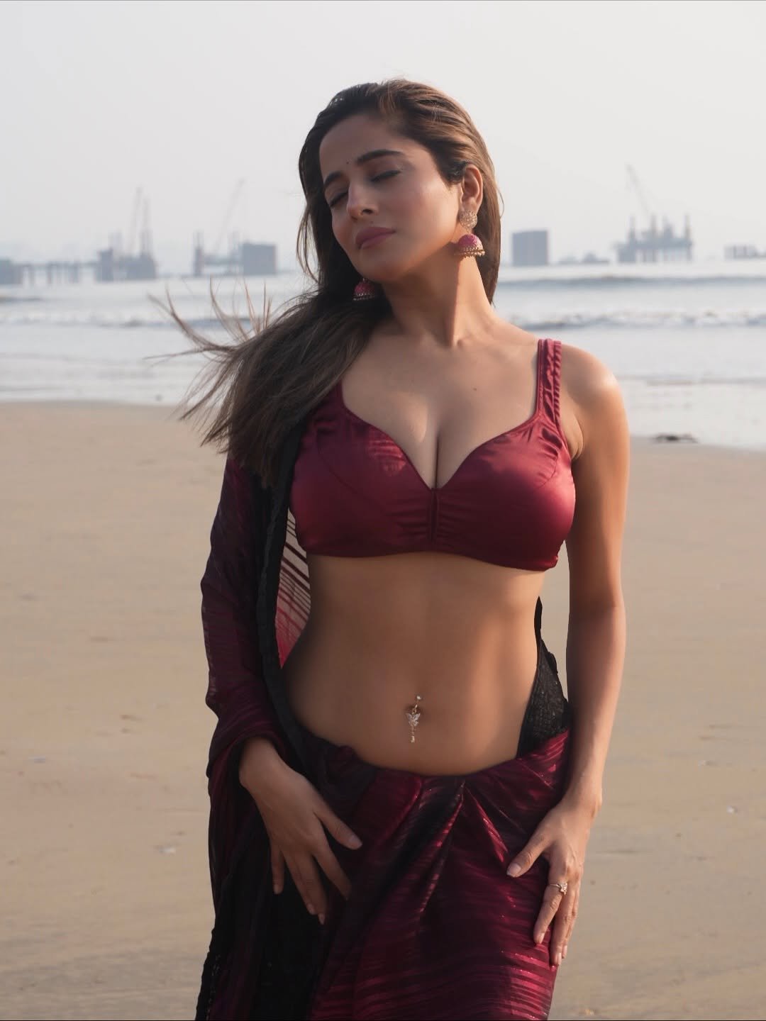 Kate Sharma Bold in Maroon Saree Navel Show (6)
