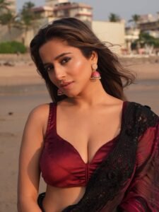 Kate Sharma Bold in Maroon Saree Navel Show (8)