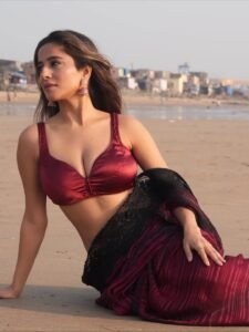 Kate Sharma Bold in Maroon Saree Navel Show (9)