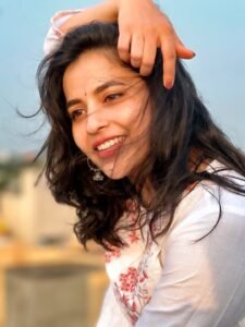 Komalee Prasad Beautiful Candid in Floral Kurti (10)