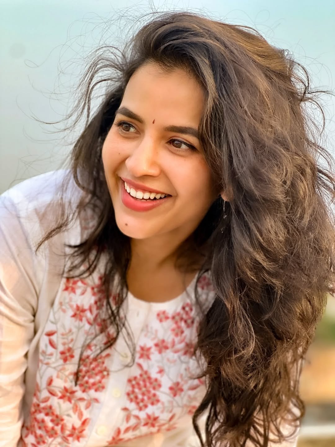 Komalee Prasad Beautiful Candid in Floral Kurti (2)