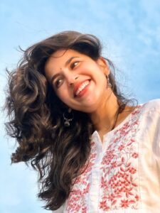 Komalee Prasad Beautiful Candid in Floral Kurti (6)