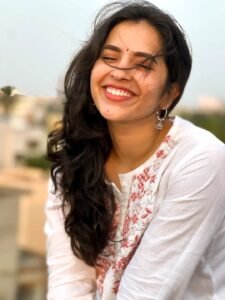 Komalee Prasad Beautiful Candid in Floral Kurti (8)