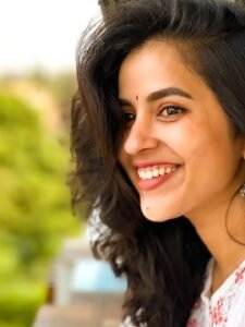 Komalee Prasad Beautiful Candid in Floral Kurti (9)