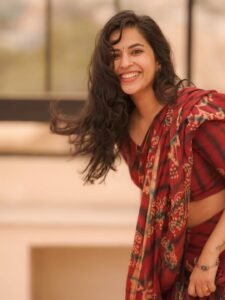 Komalee Prasad Radiant in Red Printed Saree (1)