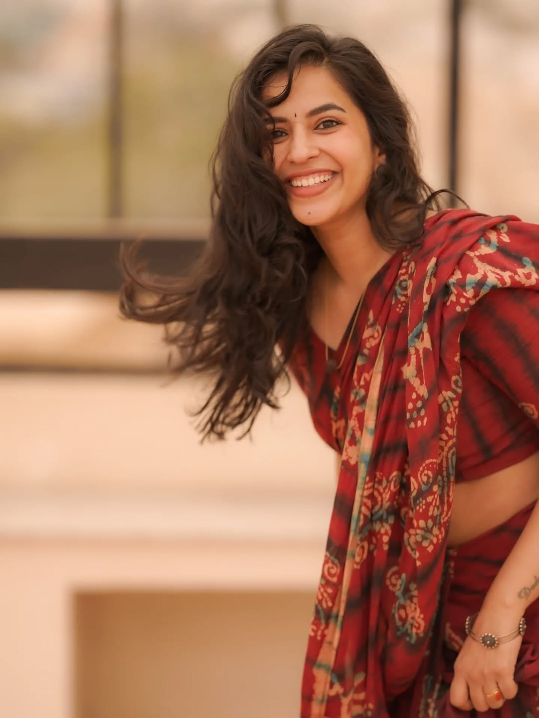 Komalee Prasad Radiant in Red Printed Saree (1)