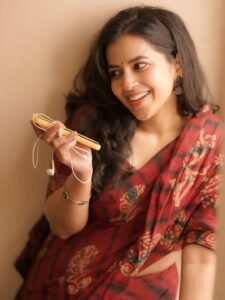 Komalee Prasad Radiant in Red Printed Saree (11)