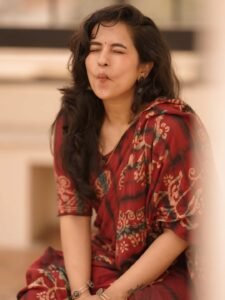 Komalee Prasad Radiant in Red Printed Saree (13)