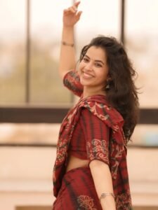 Komalee Prasad Radiant in Red Printed Saree (15)