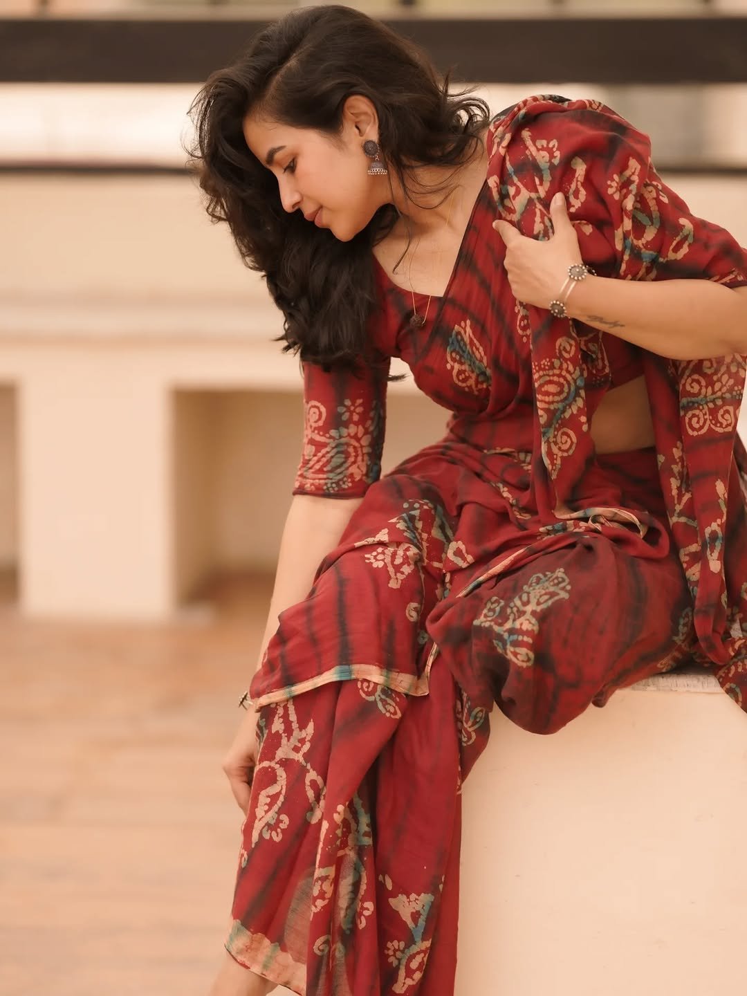 Komalee Prasad Radiant in Red Printed Saree (2)