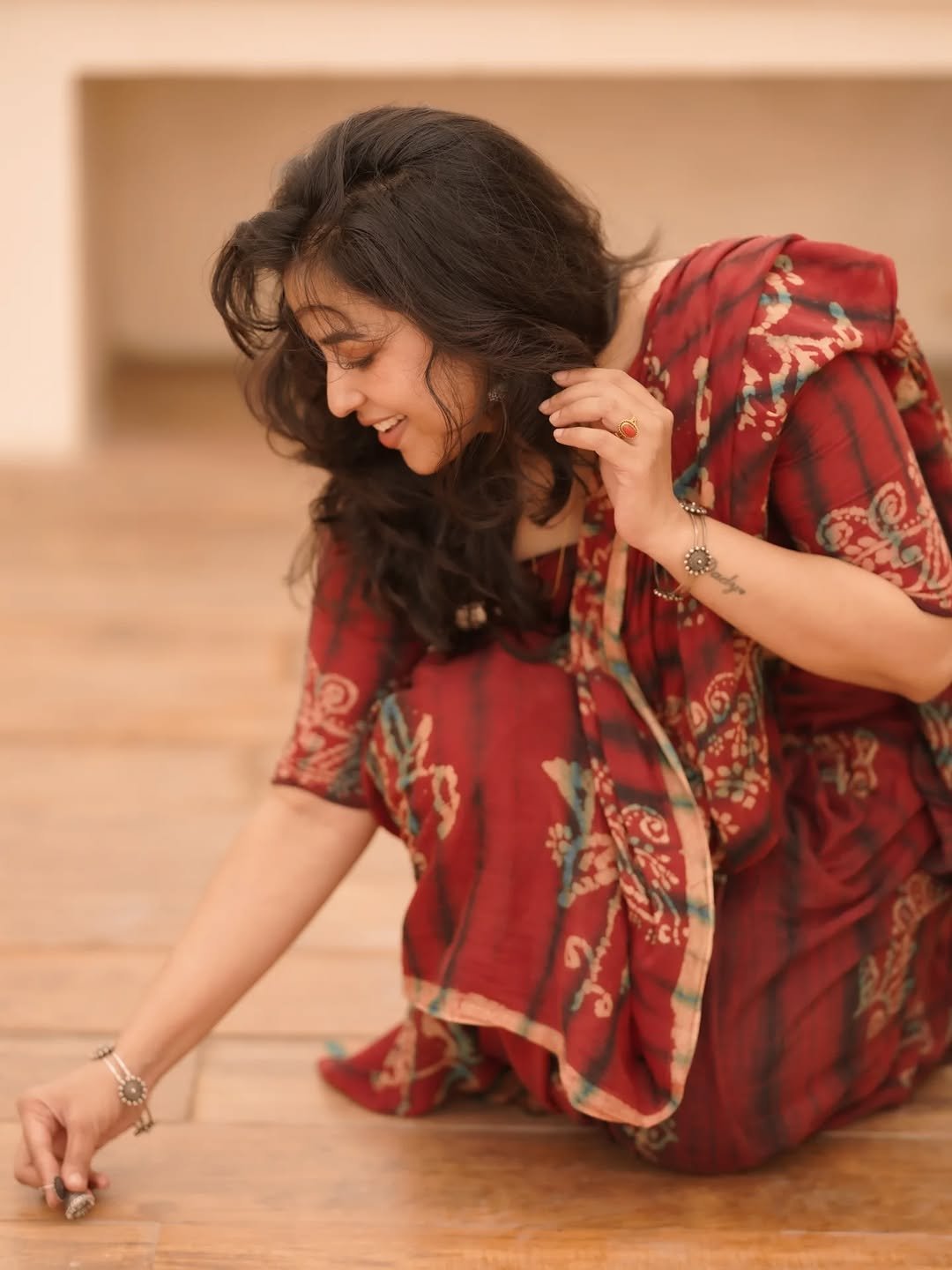 Komalee Prasad Radiant in Red Printed Saree (3)