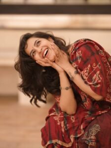 Komalee Prasad Radiant in Red Printed Saree (5)