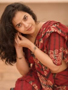 Komalee Prasad Radiant in Red Printed Saree (6)