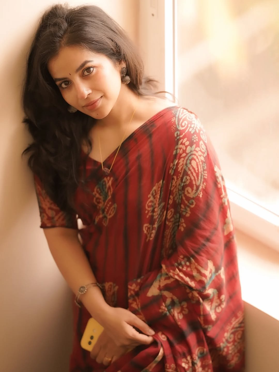 Komalee Prasad Radiant in Red Printed Saree (8)