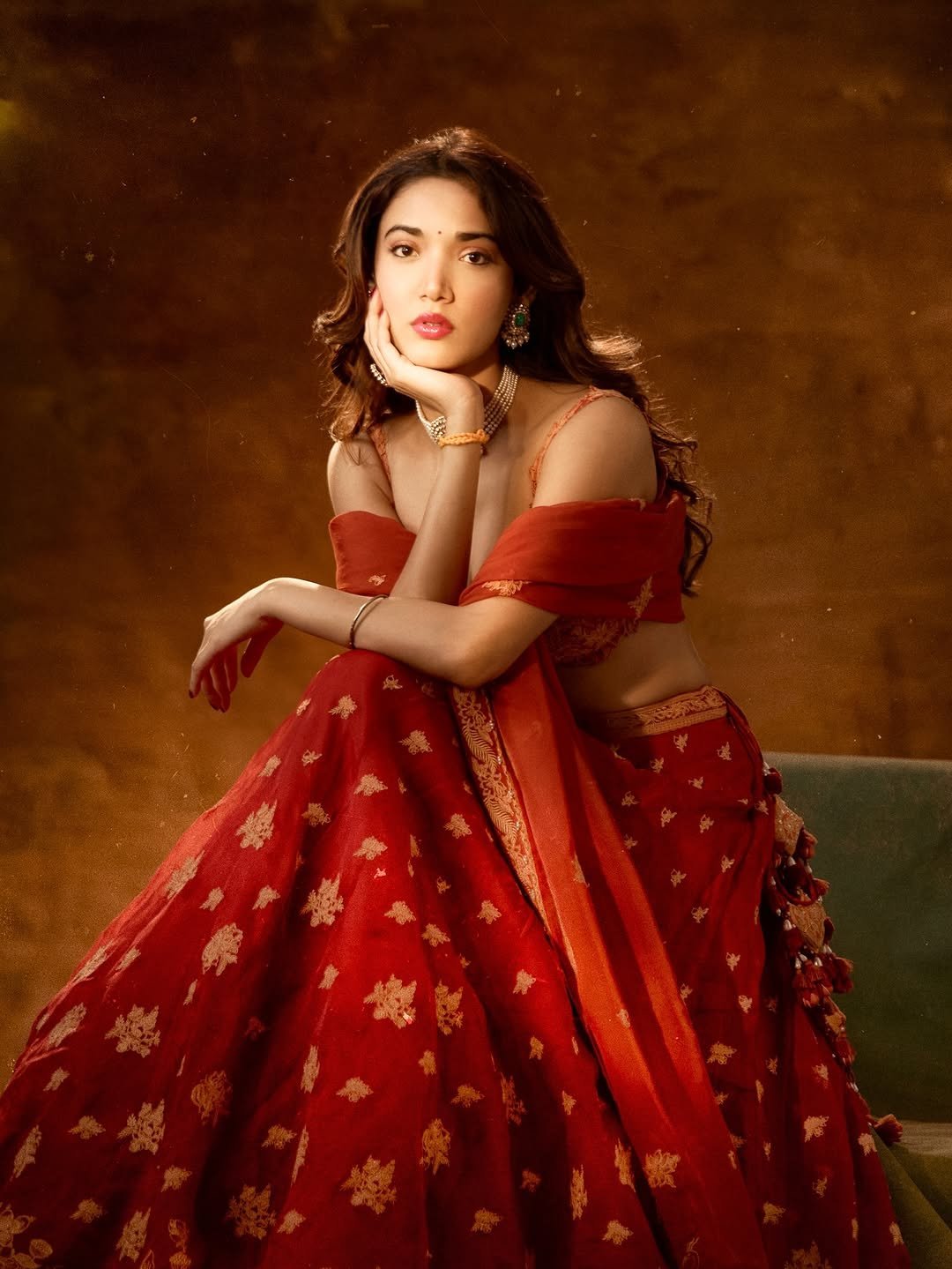 Medha Shankar Gorgeous in Orange Embroidered Lehenga (9)