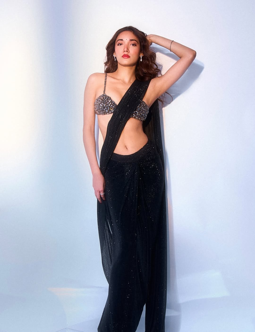 Medha Shankar Stunning in Black Shimmer Saree (2)