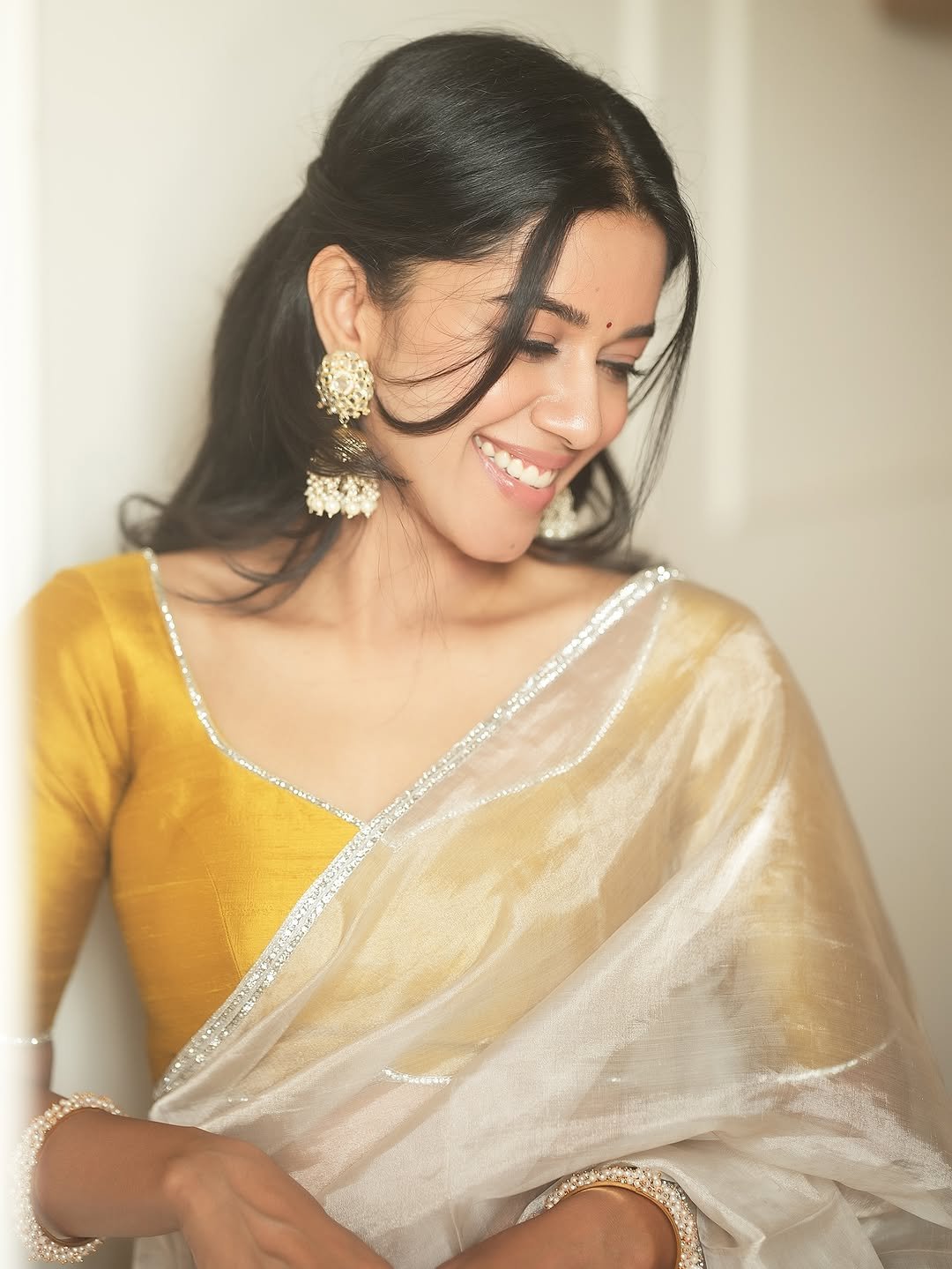 Mirnalini Ravi Elegant in Yellow Blouse and Sheer White Saree (4)