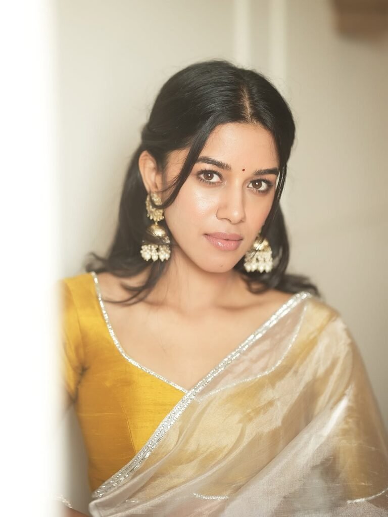 Mirnalini Ravi Elegant in Yellow Blouse and Sheer White Saree (5)