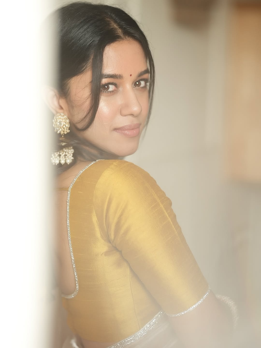Mirnalini Ravi Elegant in Yellow Blouse and Sheer White Saree (6)