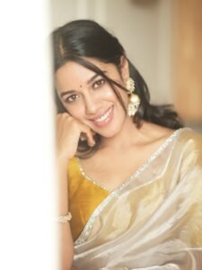 Mirnalini Ravi Elegant in Yellow Blouse and Sheer White Saree (7)