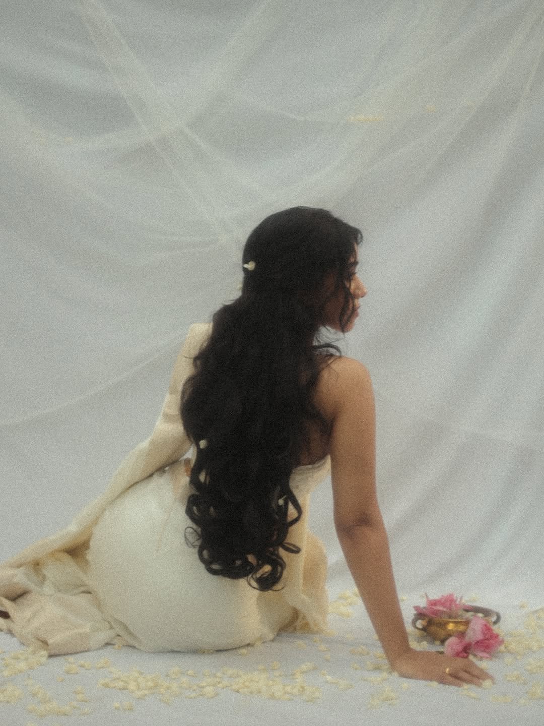 Mirnalini Ravi Ethereal in Ivory Saree with Dewy Makeup (12)