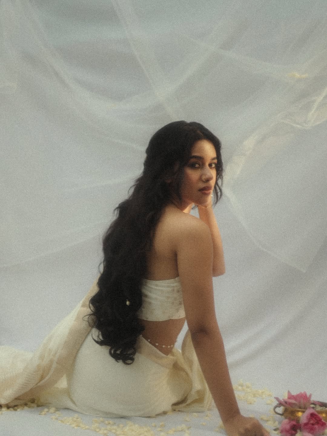 Mirnalini Ravi Ethereal in Ivory Saree with Dewy Makeup (3)