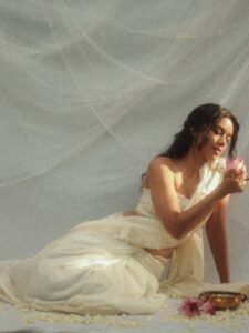 Mirnalini Ravi Ethereal in Ivory Saree with Dewy Makeup (6)