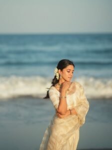Mirnalini Ravi Radiant in Temple Jewelry and Off-White Saree (2)