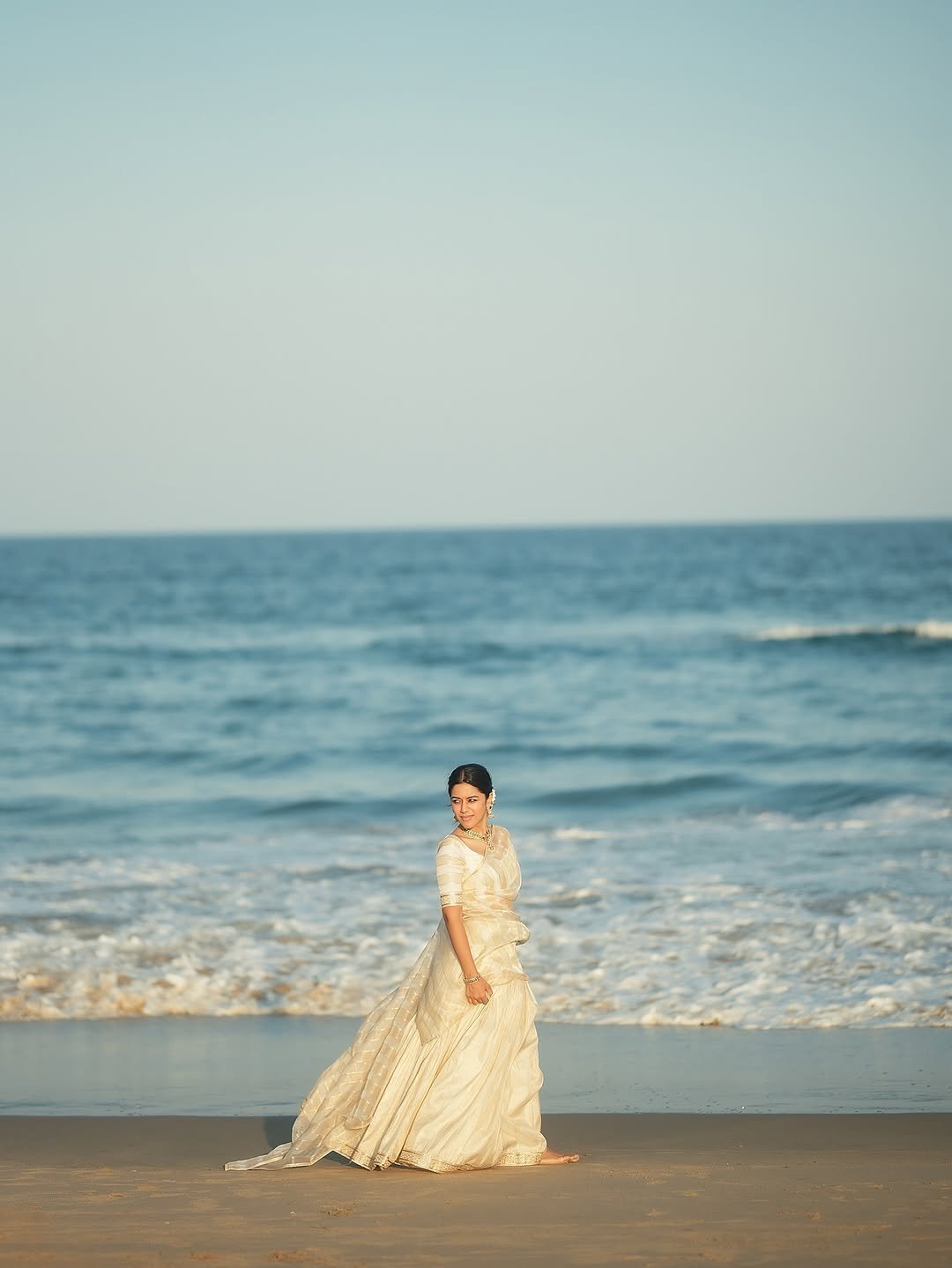 Mirnalini Ravi Radiant in Temple Jewelry and Off-White Saree (3)