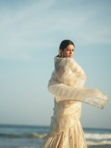 Mirnalini Ravi Radiant in Temple Jewelry and Off-White Saree (5)