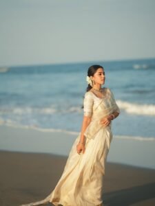 Mirnalini Ravi Radiant in Temple Jewelry and Off-White Saree (8)