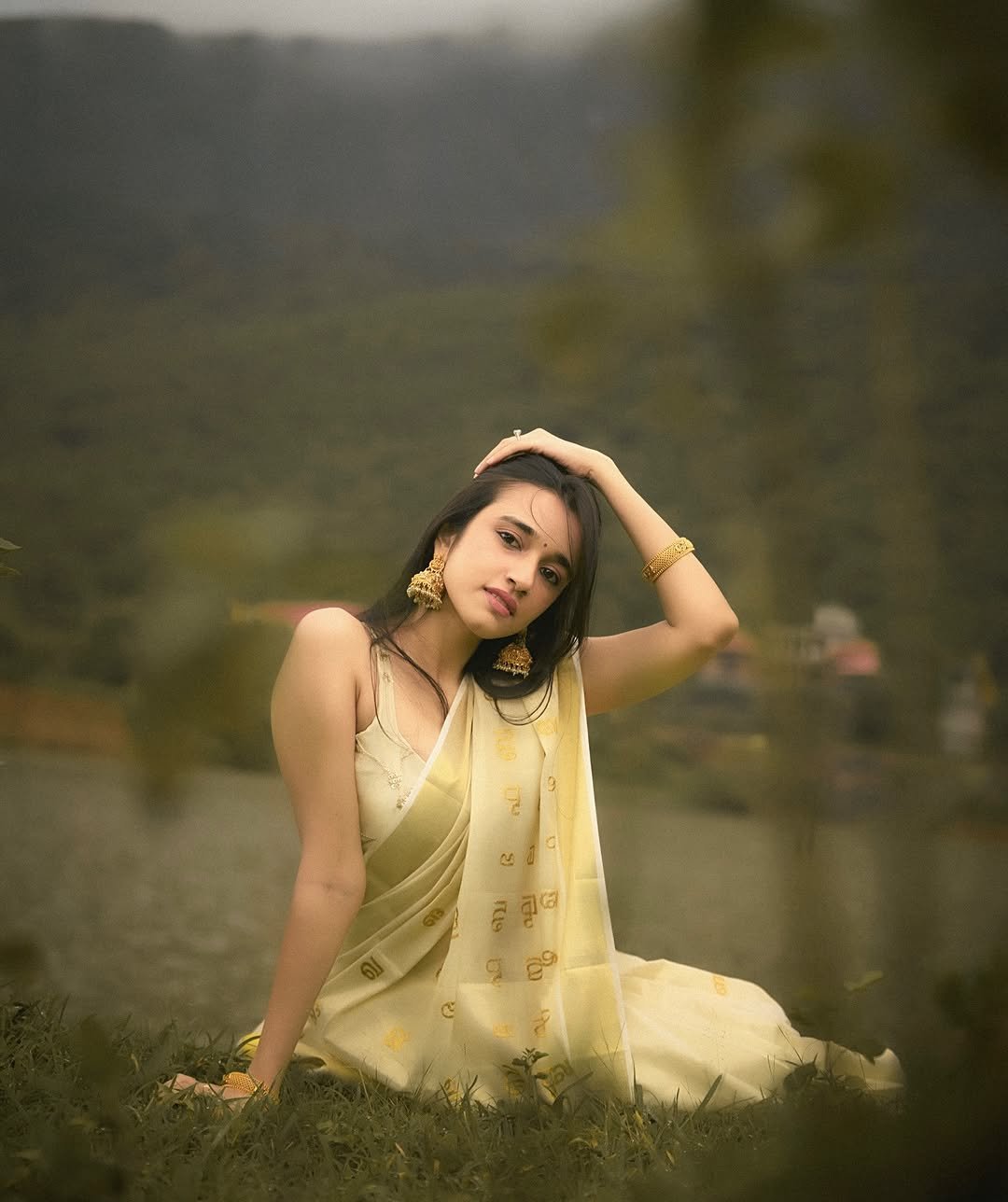 Nuveksha Charms in Traditional Off White Kerala Saree Photos (4)