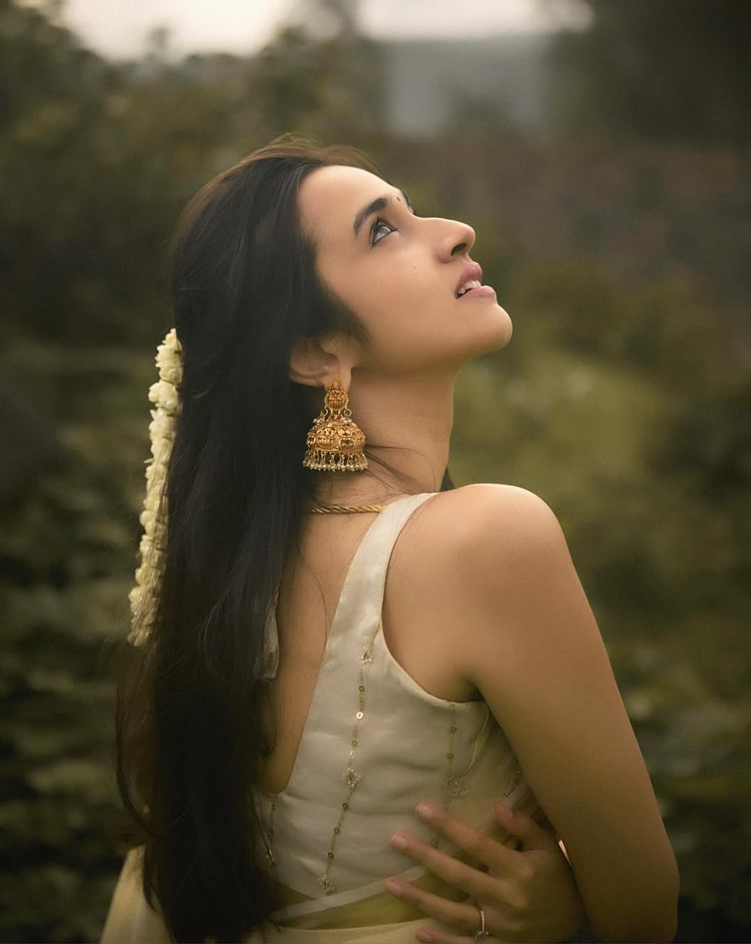 Nuveksha Charms in Traditional Off White Kerala Saree Photos (6)