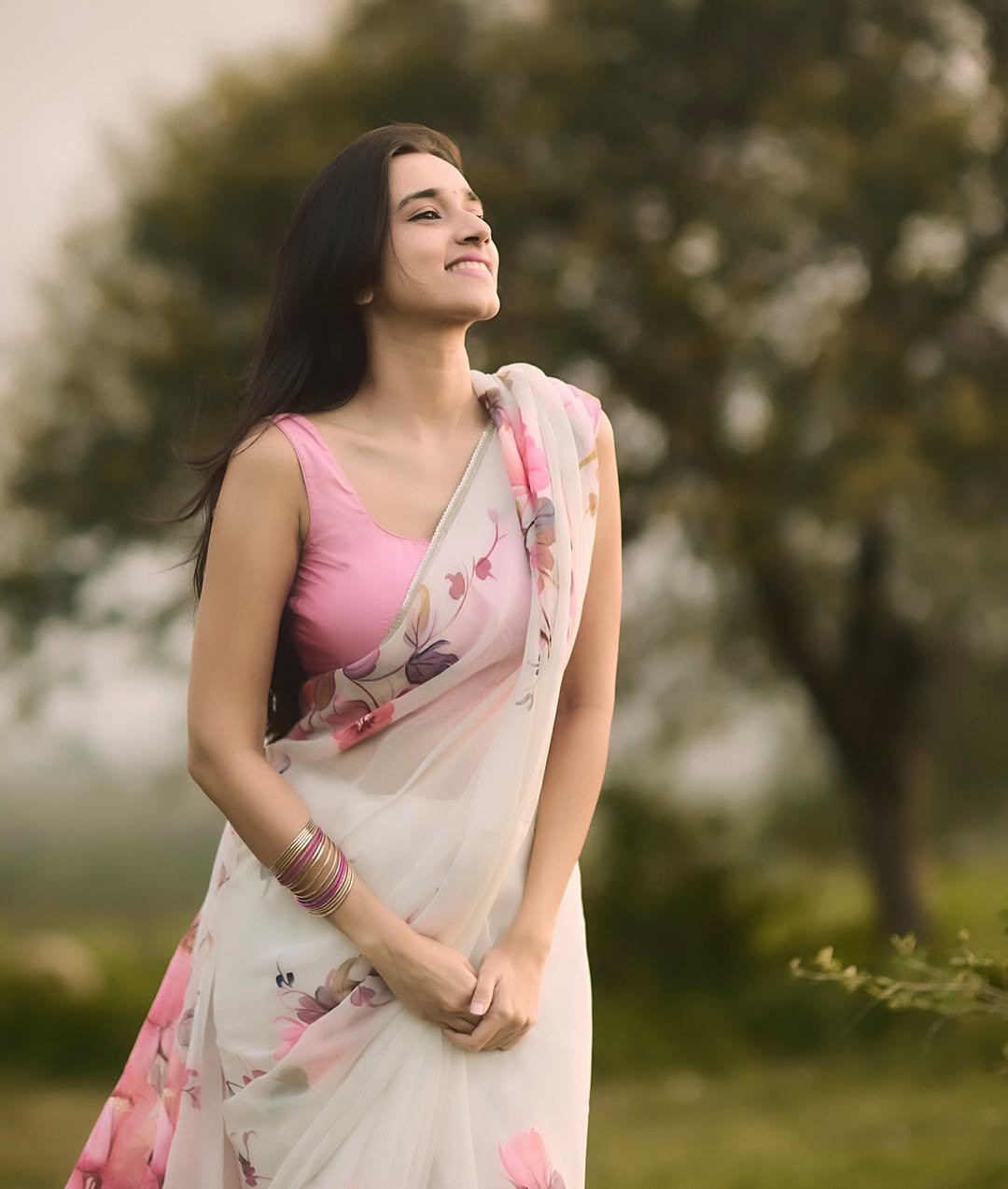 Nuveksha Looks Adorable in Pink Floral Saree Photos (13)