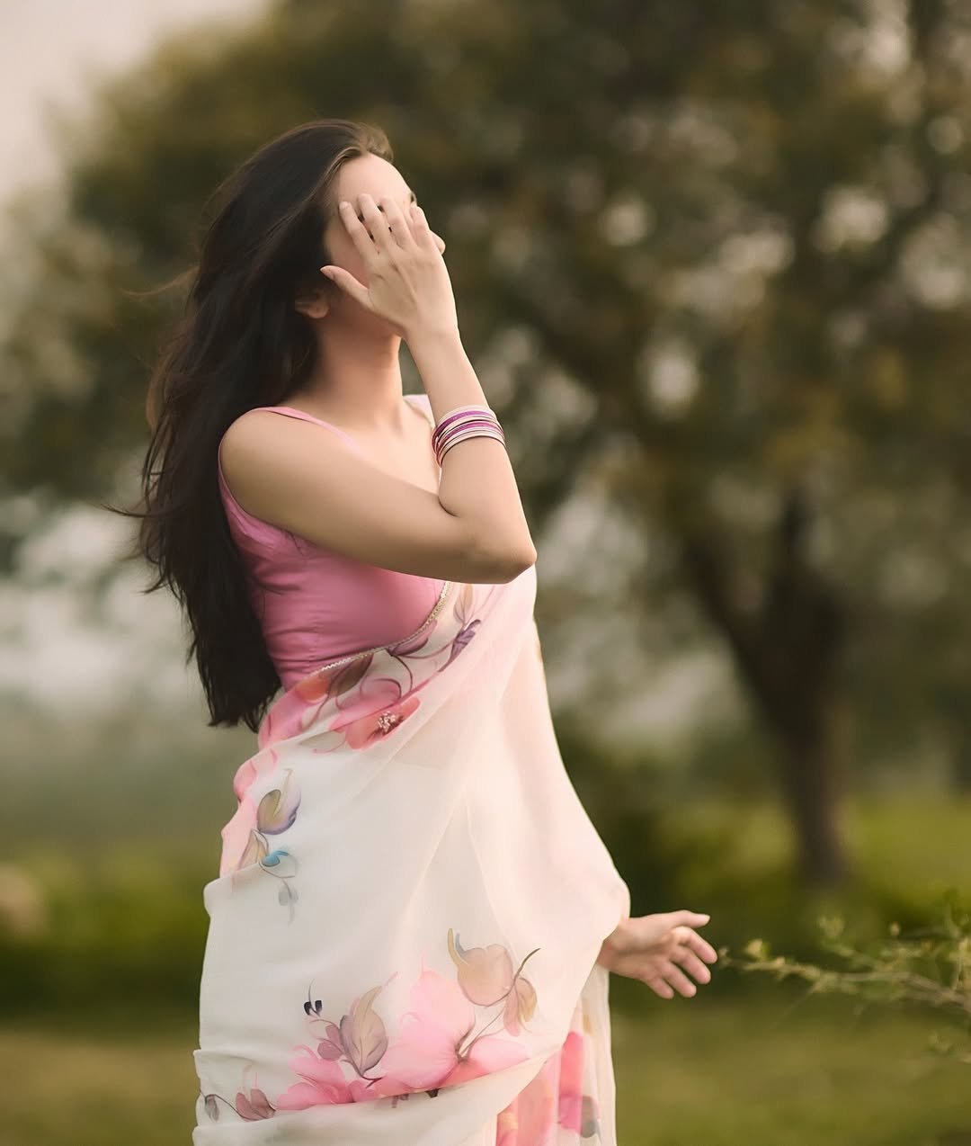 Nuveksha Looks Adorable in Pink Floral Saree Photos (4)