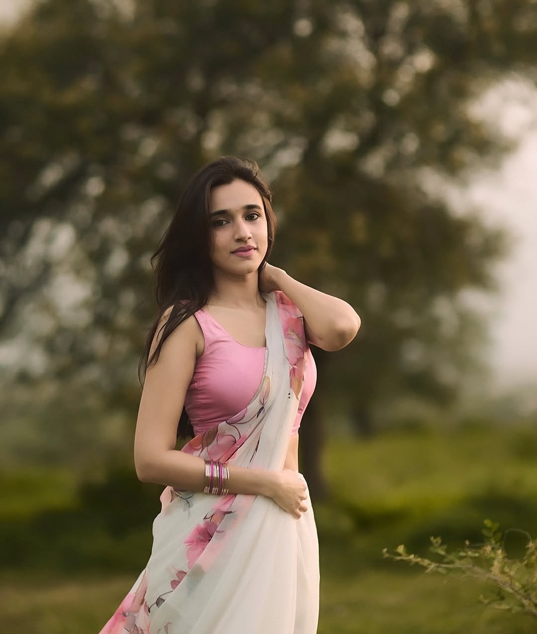 Nuveksha Looks Adorable in Pink Floral Saree Photos (5)