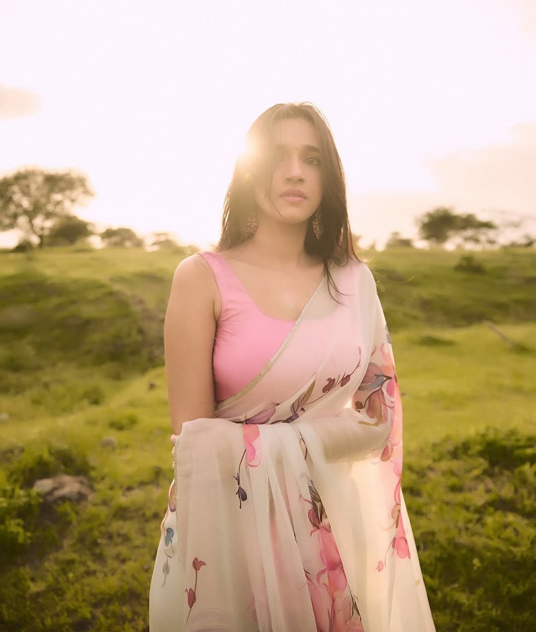 Nuveksha Looks Adorable in Pink Floral Saree Photos (8)