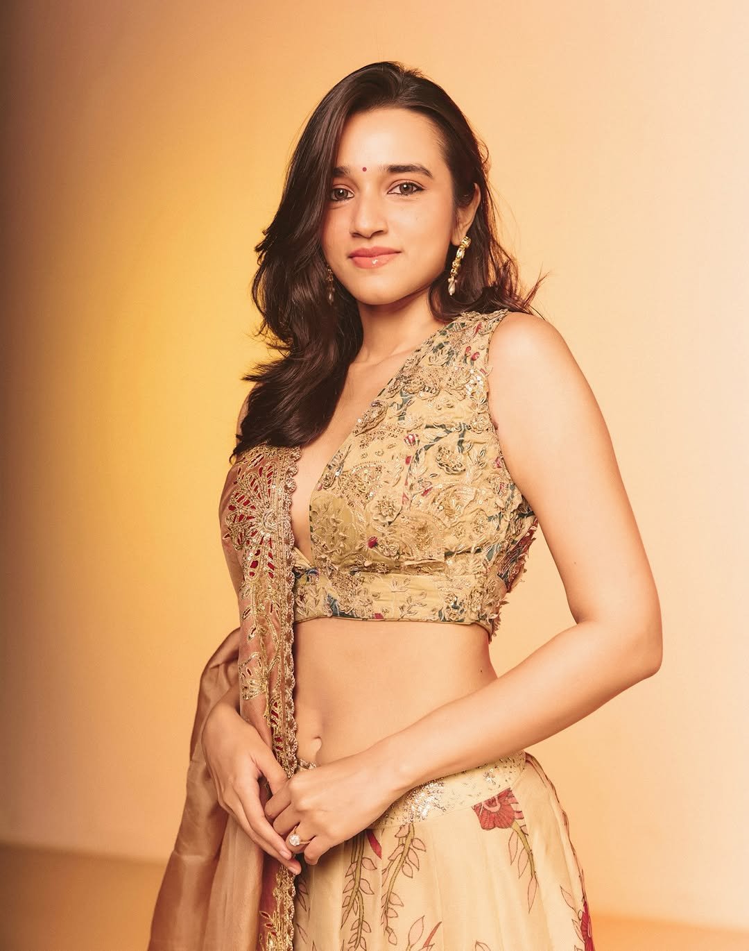 Nuveksha Radiates in Floral Embroidered Lehenga Photos (11)