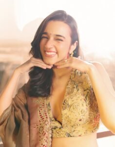 Nuveksha Radiates in Floral Embroidered Lehenga Photos (12)