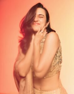 Nuveksha Radiates in Floral Embroidered Lehenga Photos (9)