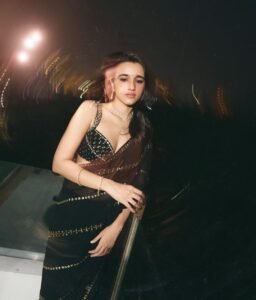 Nuveksha Slays in Black Sequin Saree Photos (14)