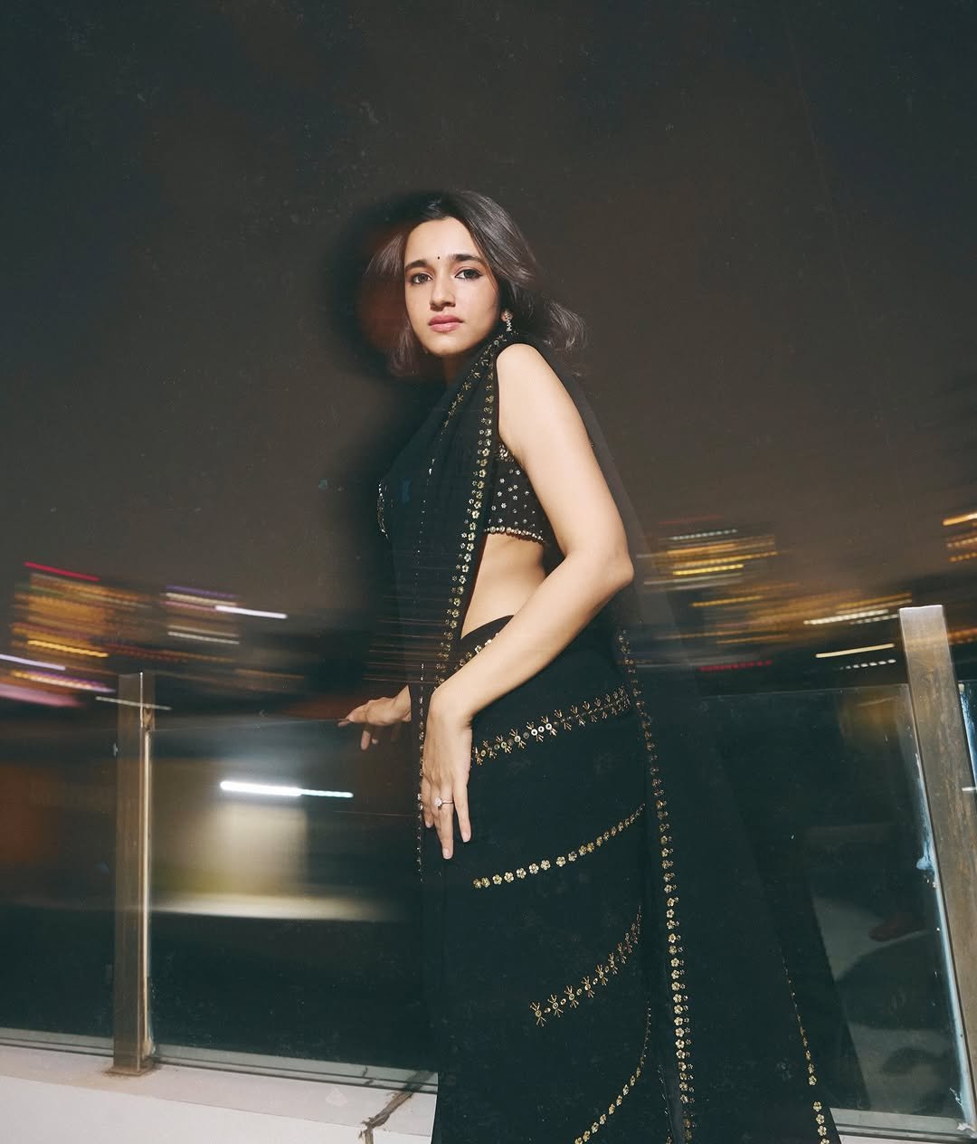 Nuveksha Slays in Black Sequin Saree Photos (18)
