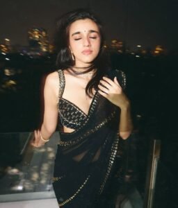 Nuveksha Slays in Black Sequin Saree Photos (20)